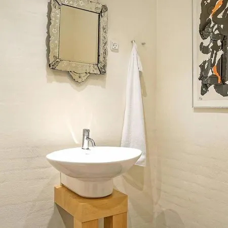 Sleeps 7 Wifi * Ronne