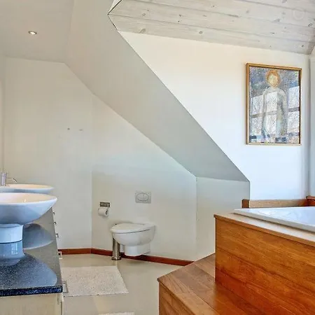 Sleeps 7 Wifi Ronne