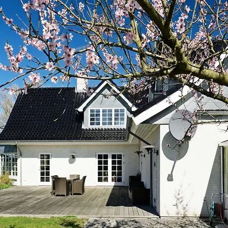 Sleeps 7 Wifi Holiday home Ronne